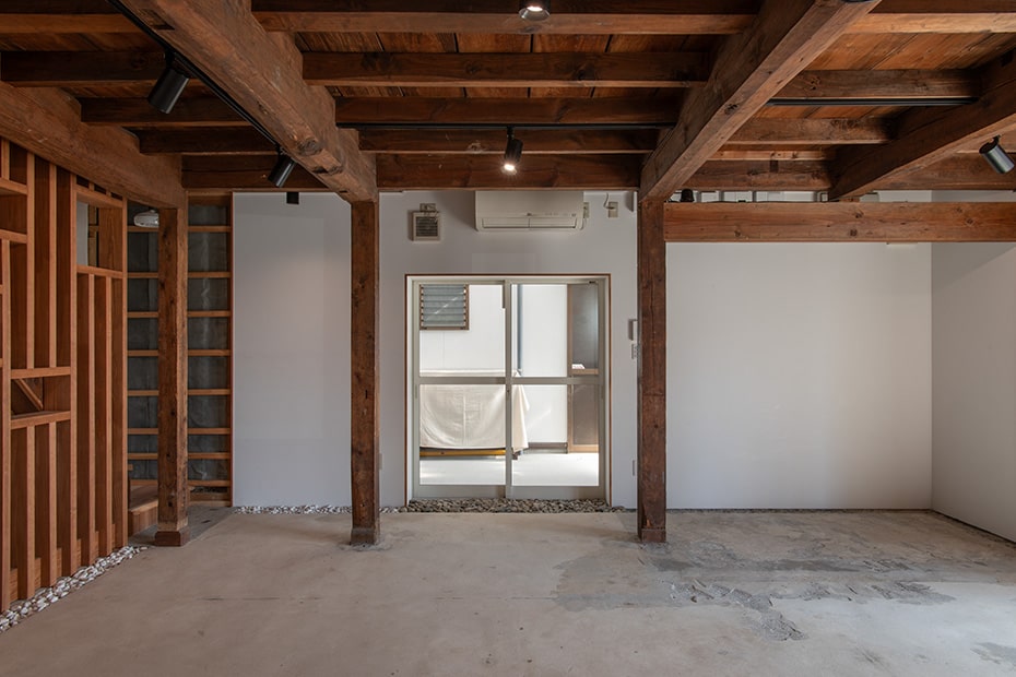 東側：中通路への出入口