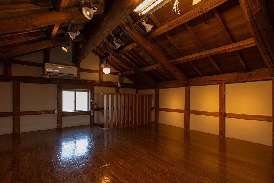 北側：1Fに降りる階段