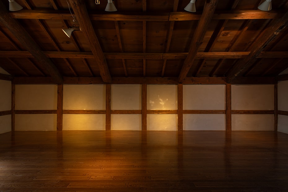 西側：展示スペース